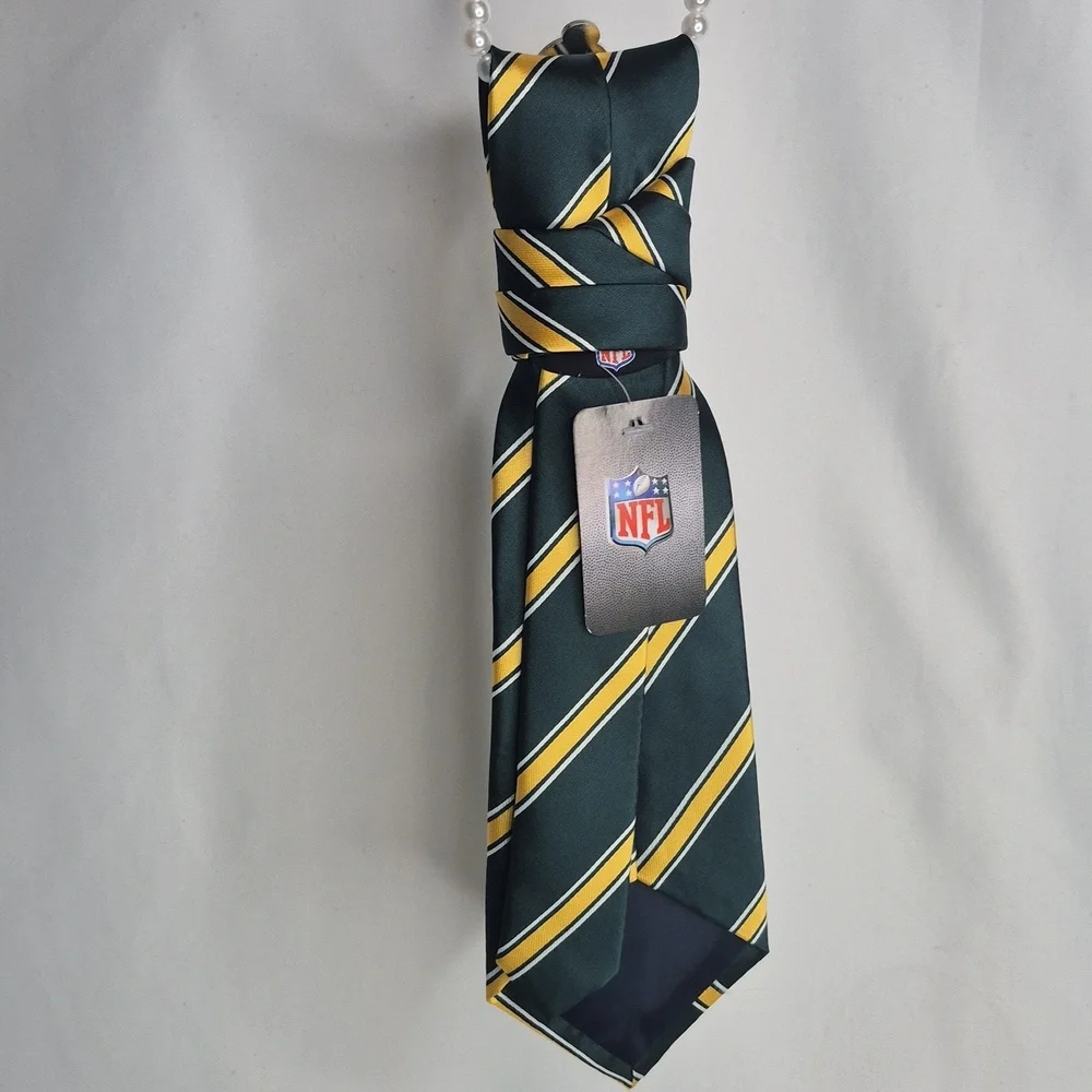 Handcrafted Luxury Fashion Necktie Necklace 📿 (PACKERS)